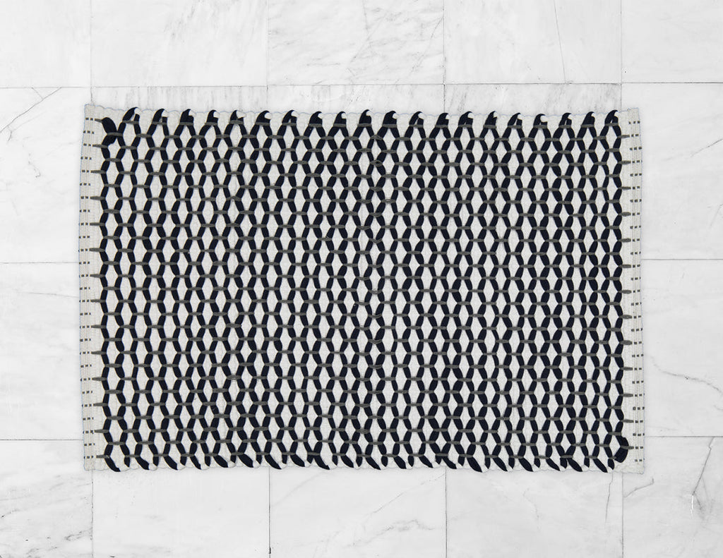 Bathmat Lattice Weave White with a Navy or a Grey "Lattice"