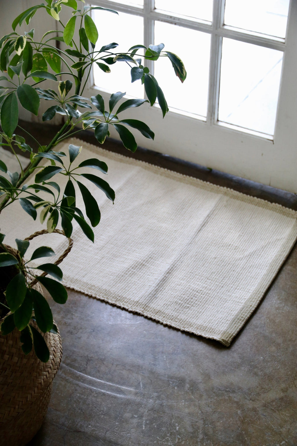 Bathmat Pebble Weave, Natural with a Jute Border