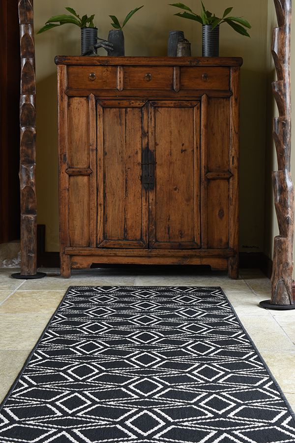 RHOMBUS BLACK