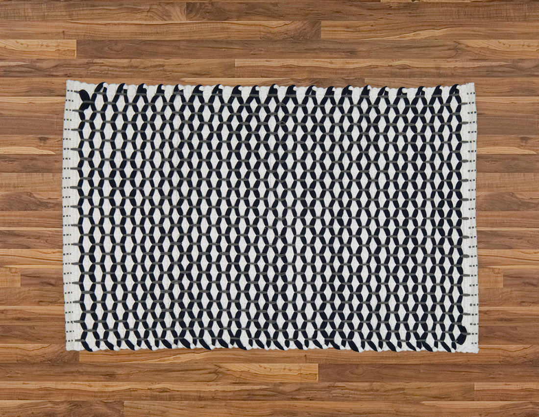 Bathmat Lattice Weave White with a Navy or a Grey "Lattice"