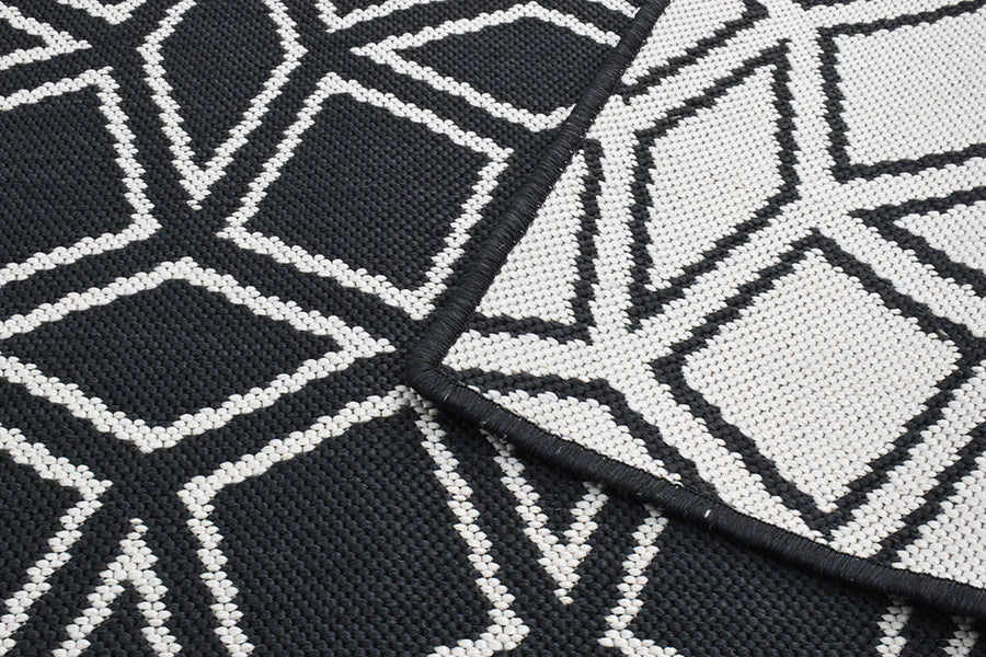 RHOMBUS BLACK
